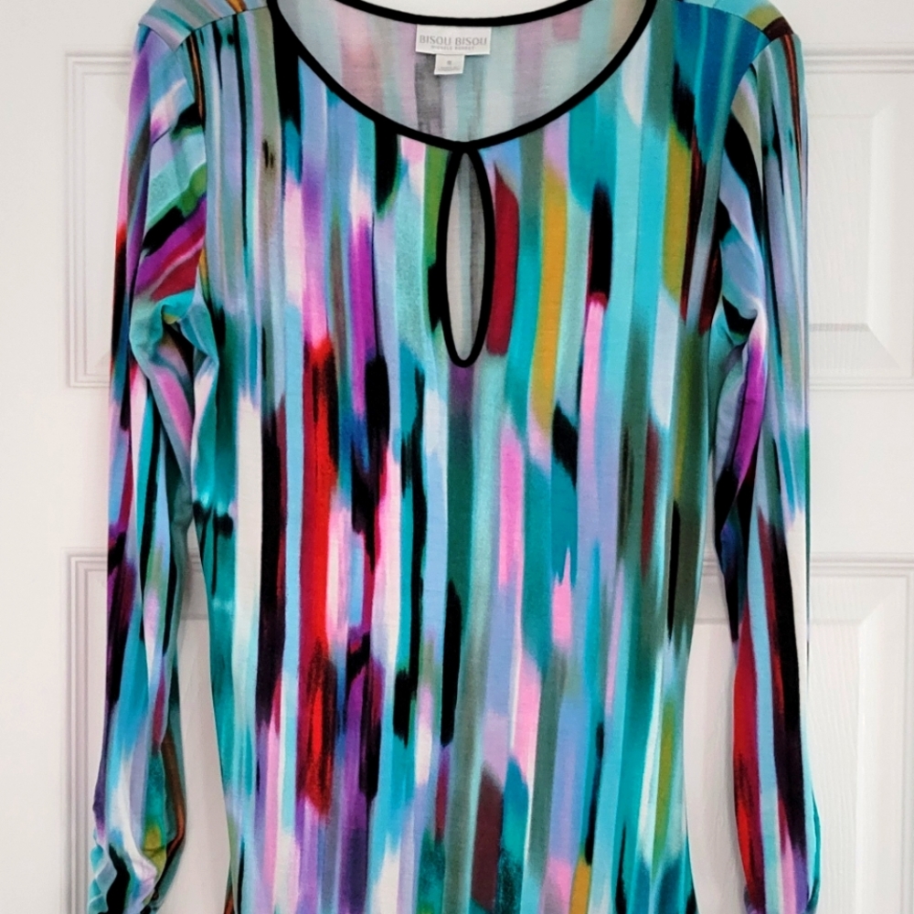 Bisou Bisou keyhole top-EUC